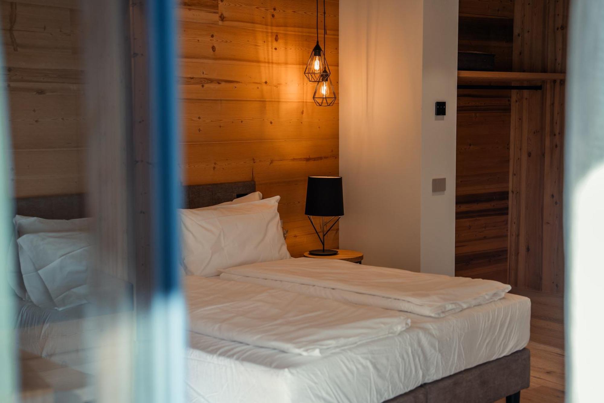 Vivi Suites & Spa - Boutique Guest House Molveno Exteriör bild