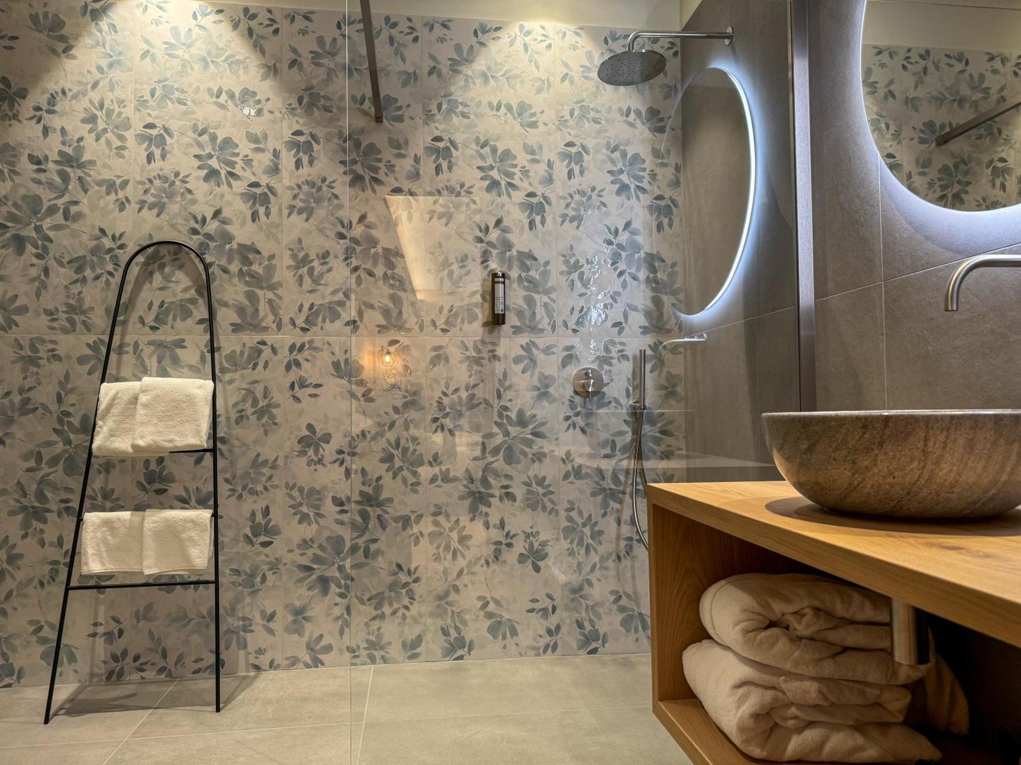 Vivi Suites & Spa - Boutique Guest House Molveno Exteriör bild